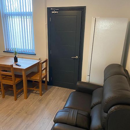 Houghton Guest House 2 Stoke-on-Trent エクステリア 写真